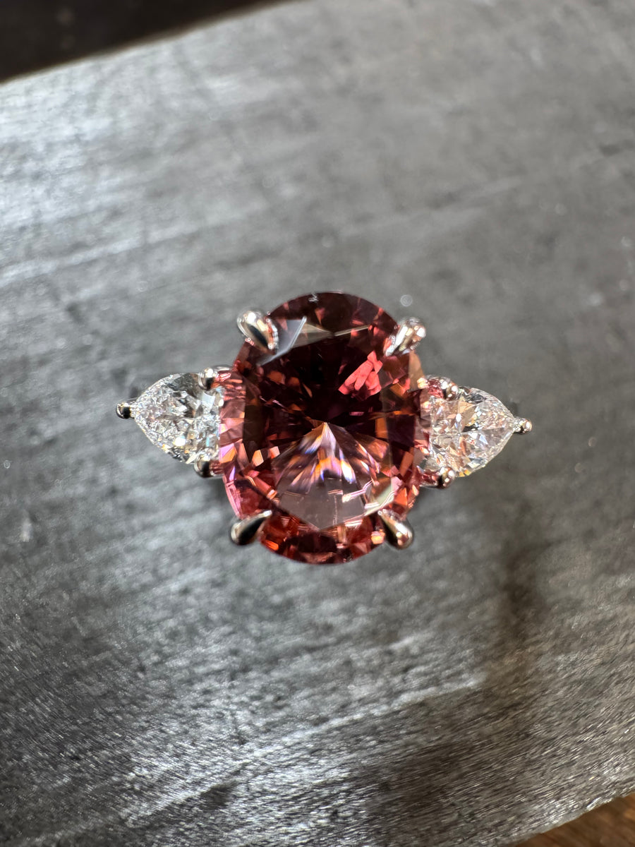 Bague Trilogy « Aurore », tourmaline pêche du Congo et diamants — création Kalidas